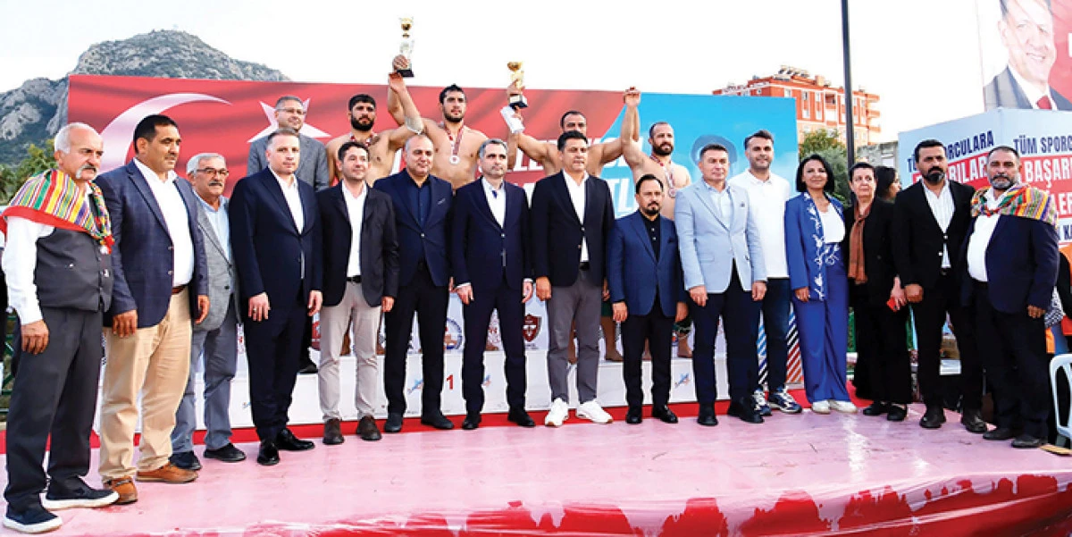 10. İsmet Atlı Karakucak G&uuml;reşleri yapıldı: Efe Anıl Başpehlivan oldu