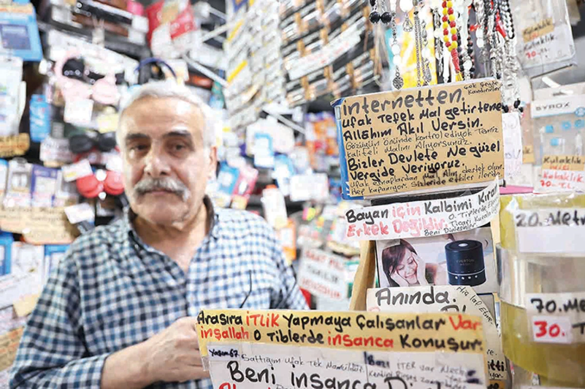 44 yıllık esnafın hayat dersi   yazıları dikkat çekiyor