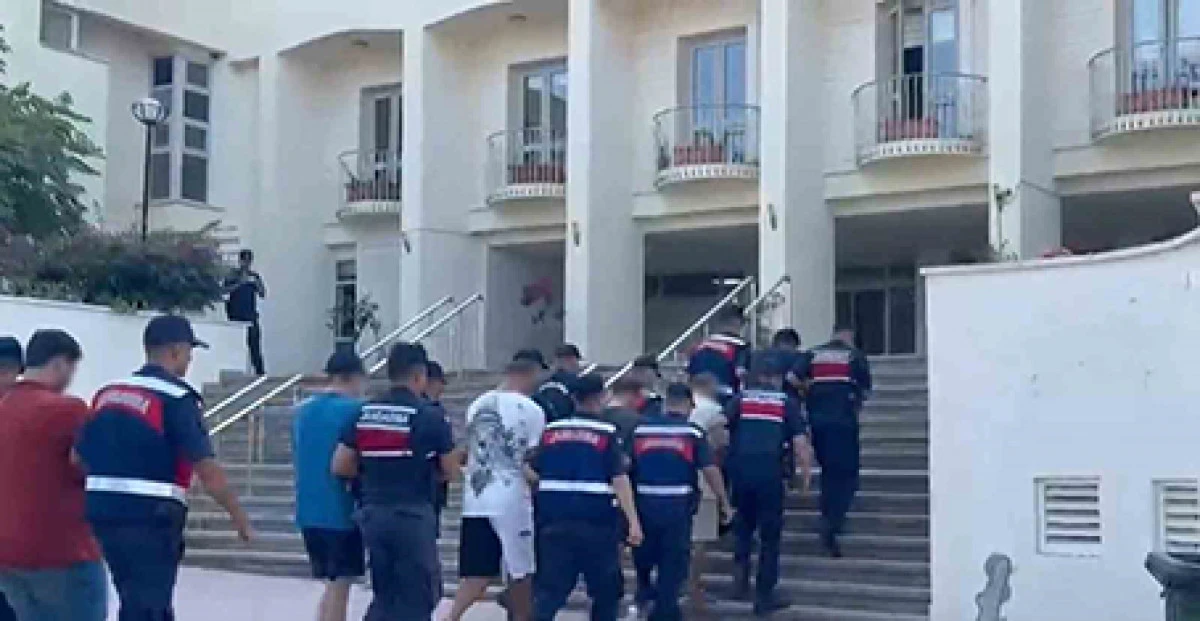 48 g&ouml;&ccedil;men organizat&ouml;r&uuml; yakalandı