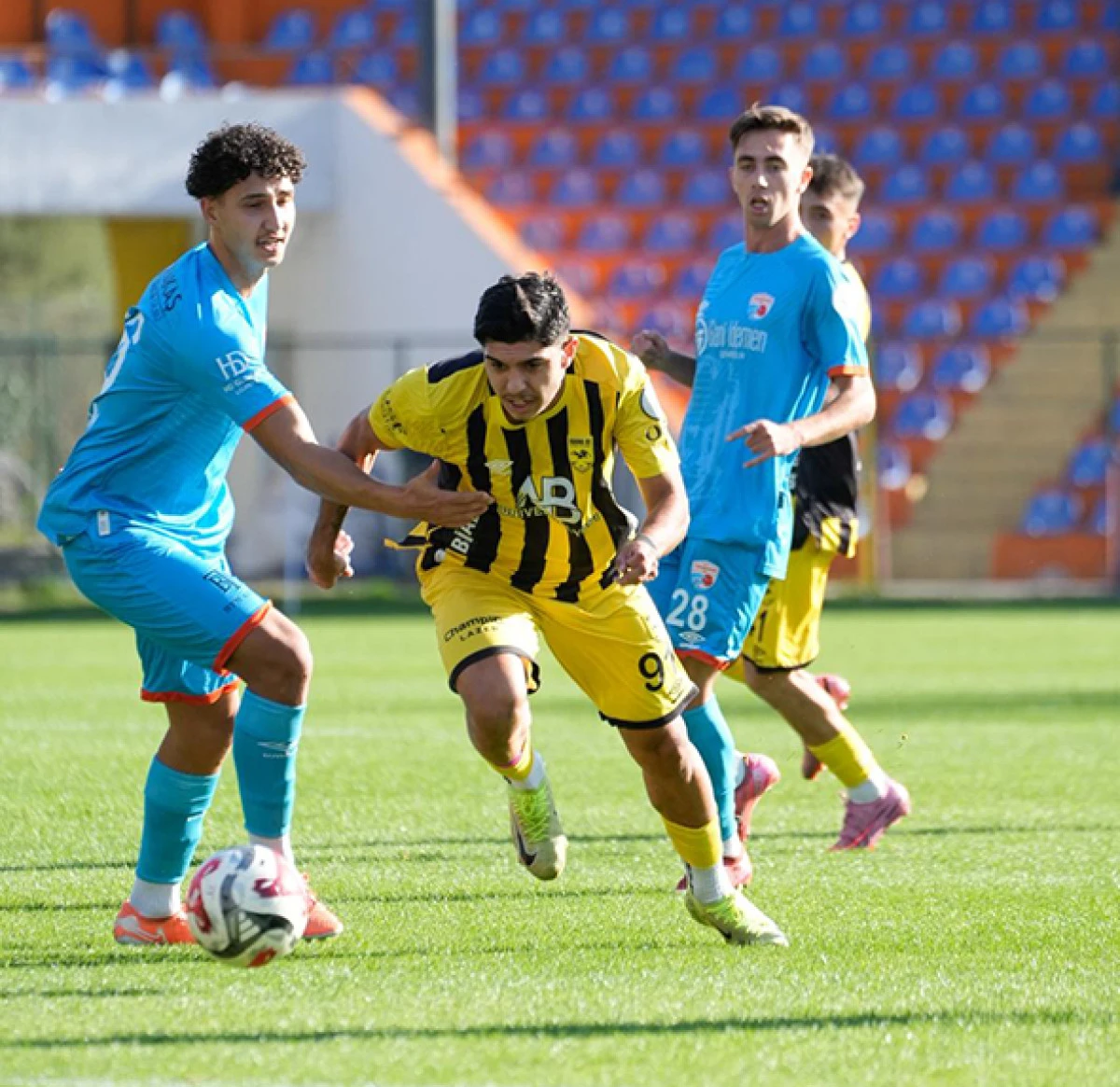 Adana 01 FK  10 kişi ile galip: 3-2