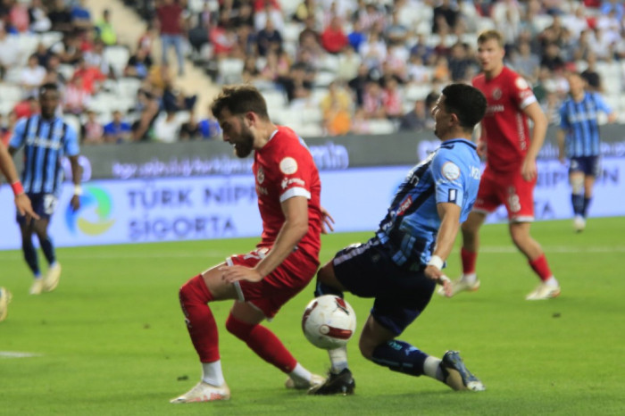 Adana Demirspor, Antalya deplasmanında 2-1 mağlup oldu