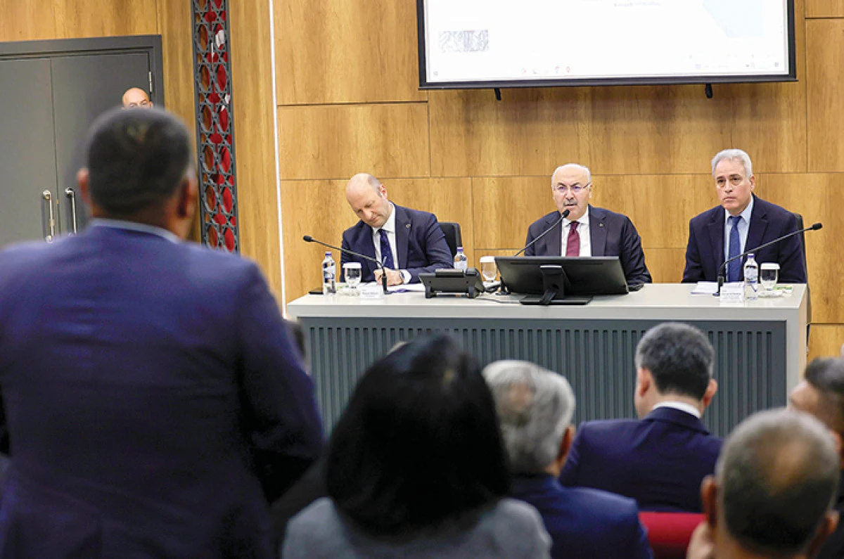 Adana Valisi Yavuz Selim K&ouml;şger:  &ldquo;Belediyelerimiz bir an &ouml;nce    barınakları bitirmeli&rdquo;