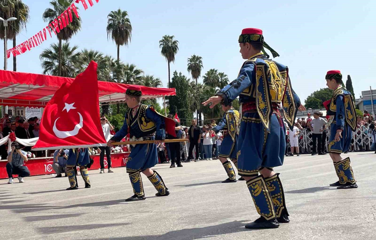 Adana’da 23 Nisan Ulusal Egemenlik ve Çocuk Bayramı kutlandı 