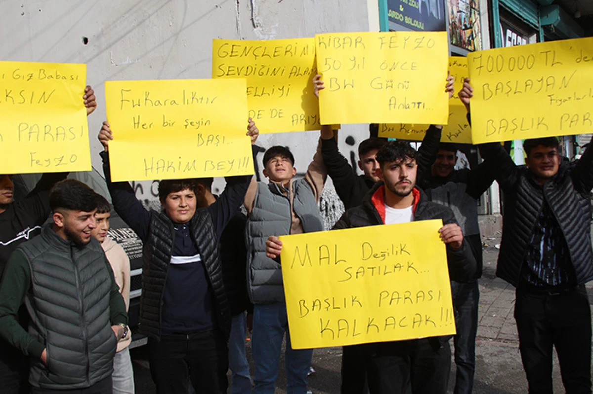 Adana'da gen&ccedil;lerden başlık parası eylemi    