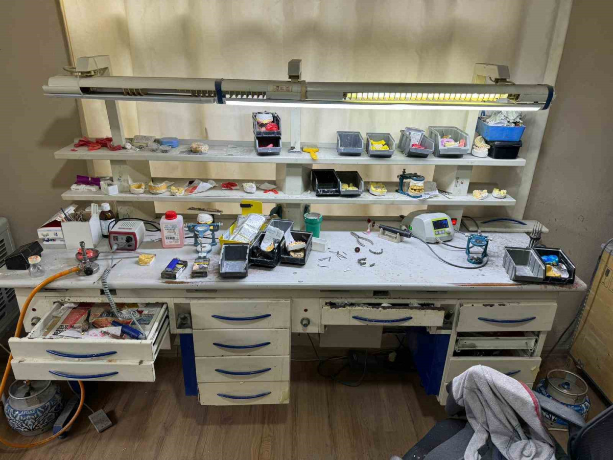 Adana’da kaçak diş kliniğine operasyon: 7 gözaltı 