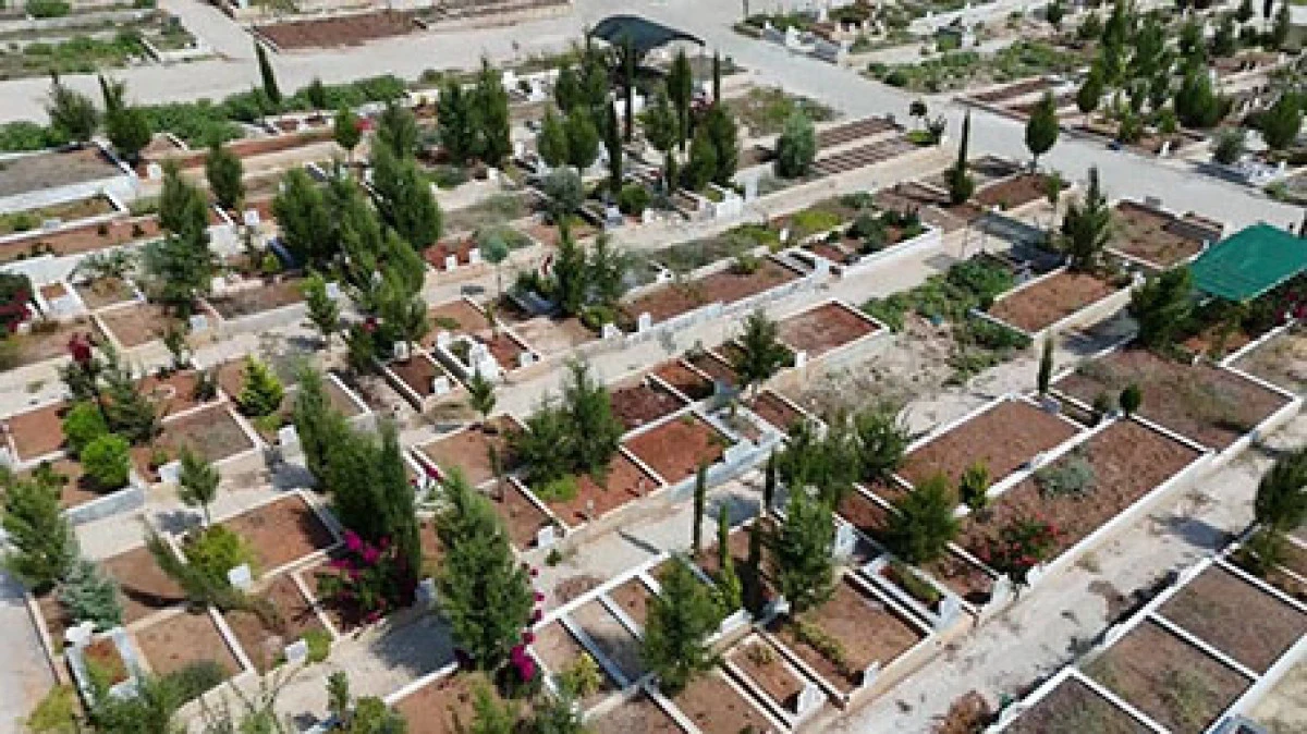  Adana'da mezar yeri &uuml;cretine  y&uuml;zde 100 zam yapıldı