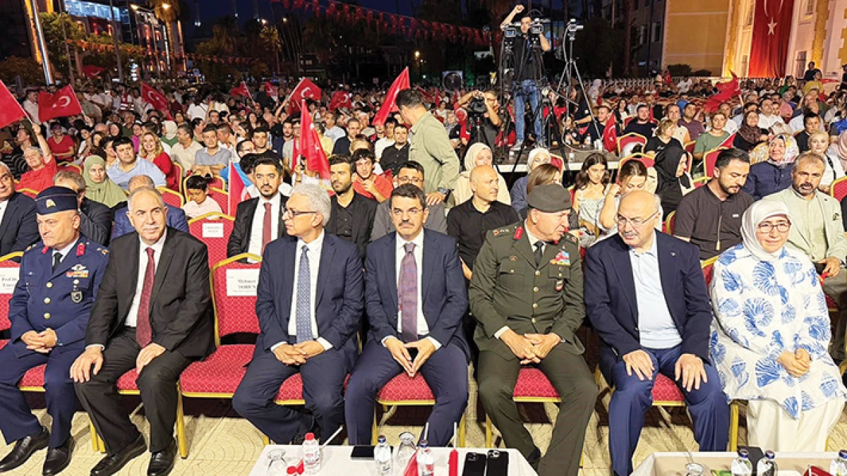  Adana'da nöbetler tutuldu,  şehitler anıldı