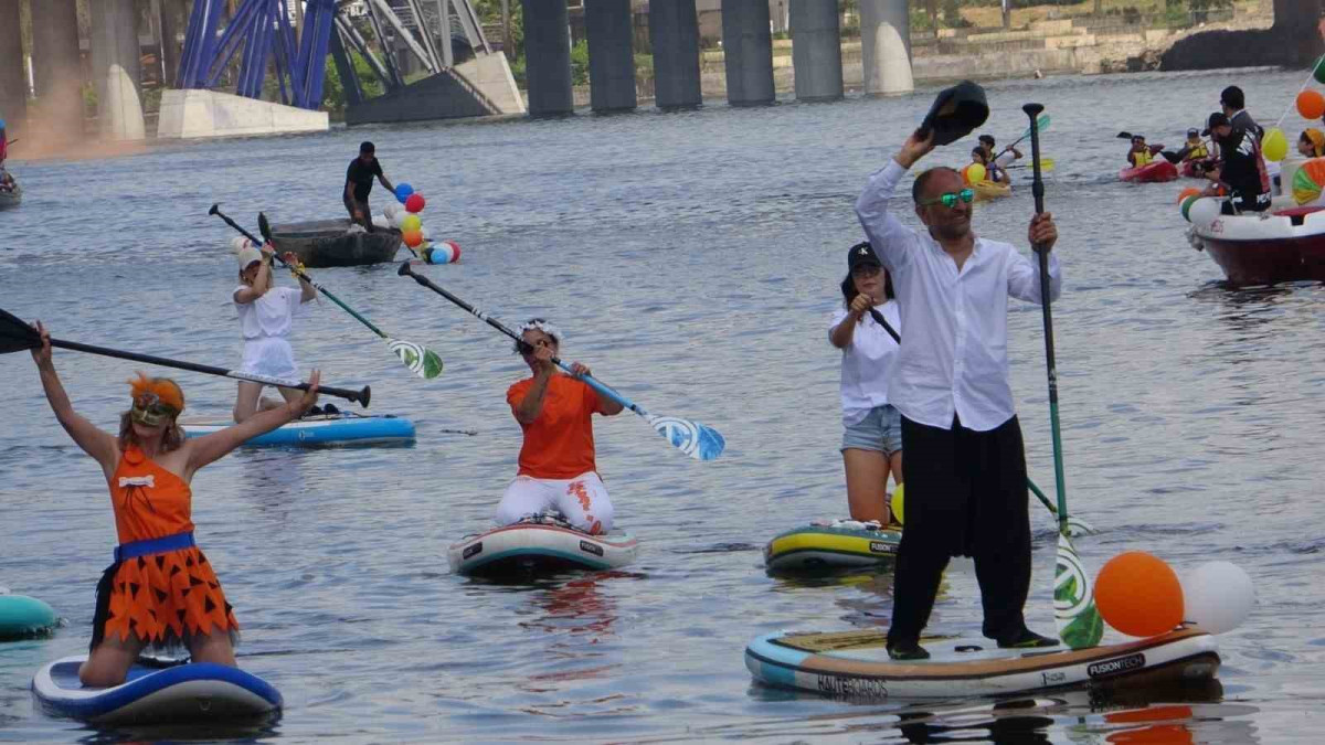 Adana’da Seyhan Nehri üzerinde su korteji düzenlendi 