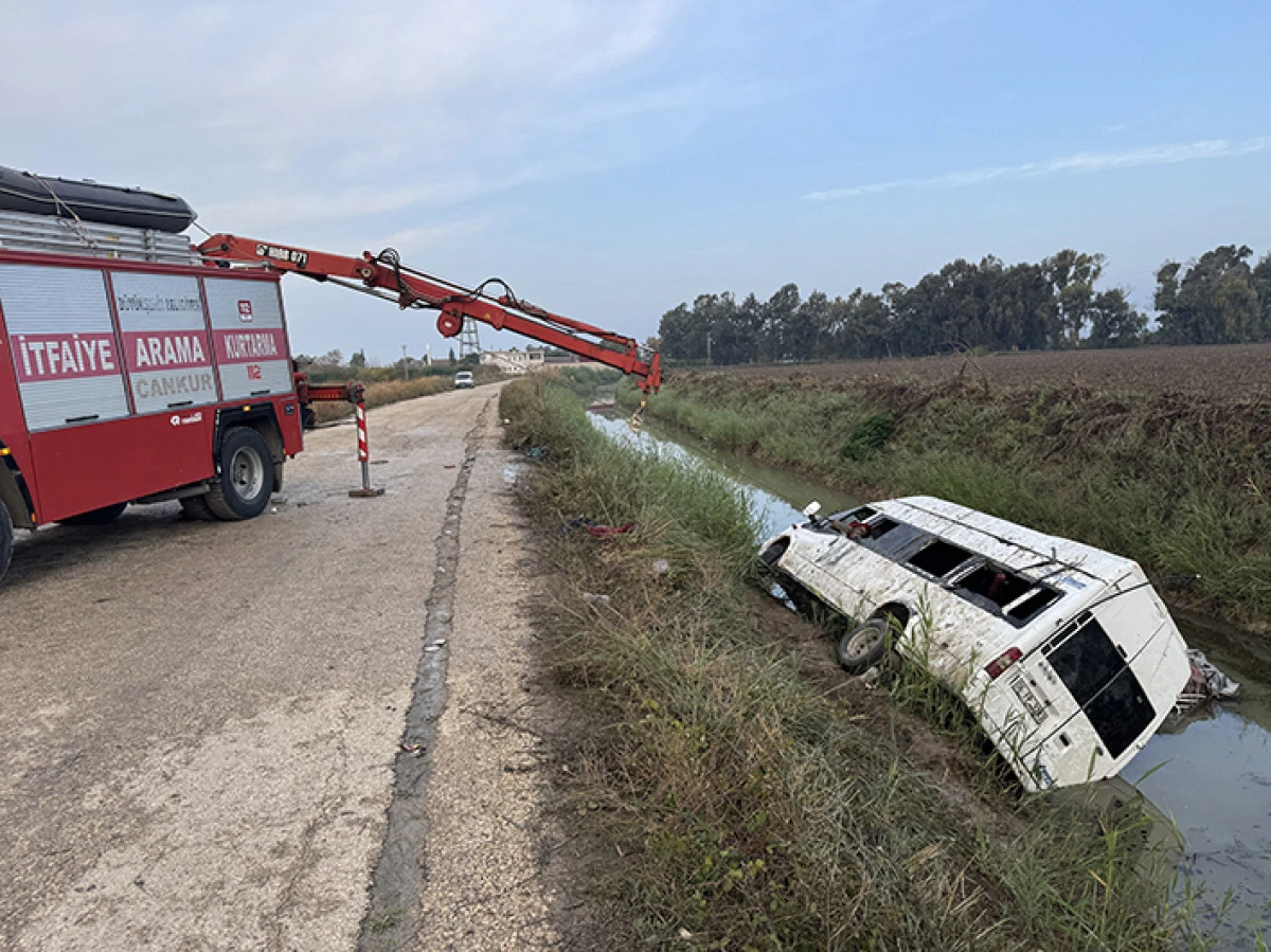 Adana’da tarım işçileri taşıyan servis kanala düştü: 18 yaralı     