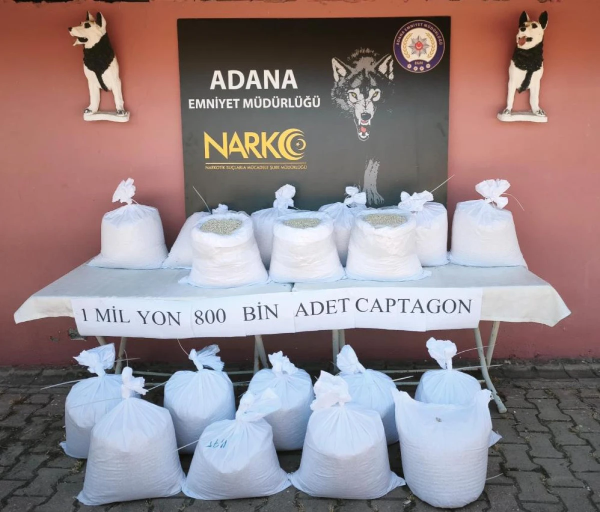 Adana'da tırda 1 milyon 800 bin uyuşturucu hap ele ge&ccedil;irildi     