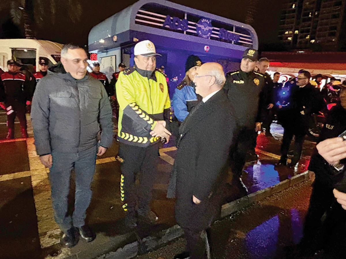 Adana&rsquo;da  "Yılbaşı Huzur ve G&uuml;ven" uygulaması : 9 bini aşkın emniyet g&ouml;rev yaptı