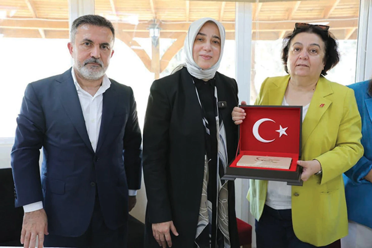AK Partili Özlem Zengin:   Adana hak ettiği  değeri görmüyor
