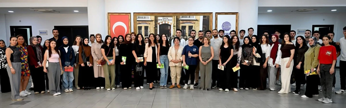 Akkan, &uuml;niversiteliler ile buluştu