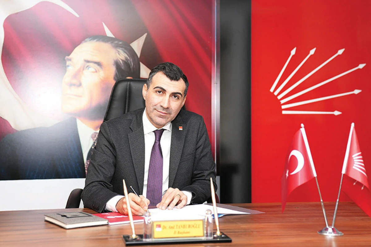 CHP) Adana İl Başkanı Anıl Tanburoğlu:  Basın üzerindeki baskı,  sansür artarak sürüyor