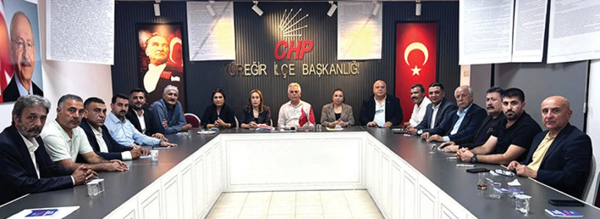 CHP Y&uuml;reğir&rsquo;de g&ouml;rev dağılımı yapıldı