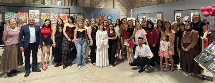 &Ccedil;&Uuml; Tekstil ve Moda Tasarımı B&ouml;l&uuml;m&uuml; &ouml;ğrencilerinden mezuniyet sergisi   