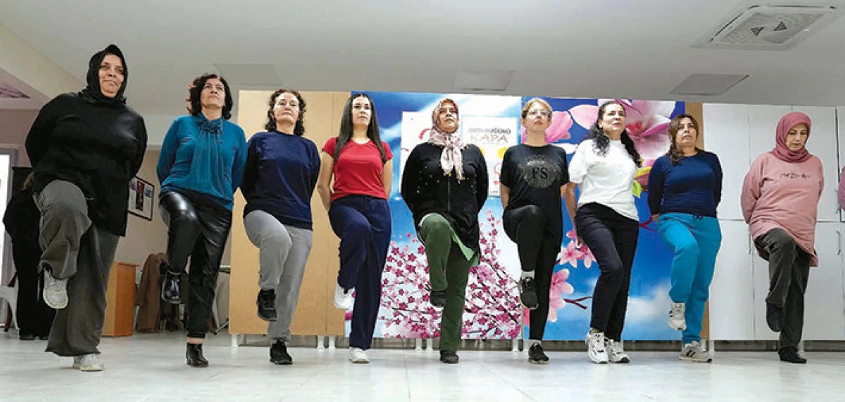 &Ccedil;ukurova Belediyesi'nden kadınlara halk oyunları kursu