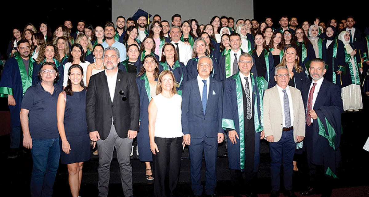 Çukurova Üniversitesi'nde  99 Diş Hekimi Yemin İçerek Mezun oldu