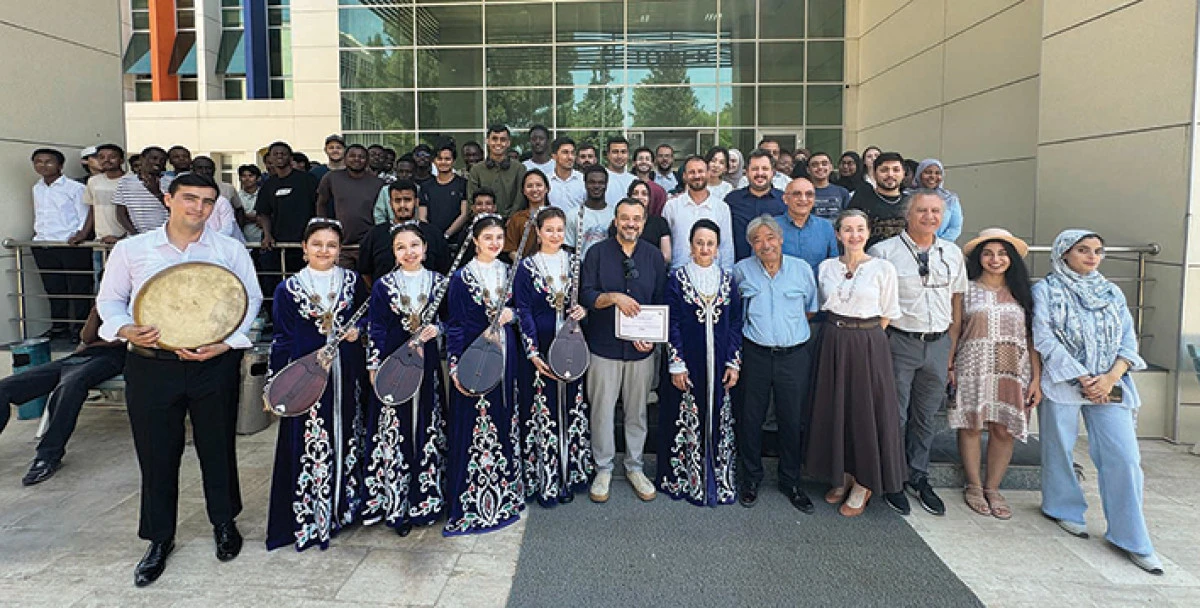 &Ccedil;ukurova &Uuml;niversitesi'nde T&uuml;rk ve &Ouml;zbek  m&uuml;zik k&uuml;lt&uuml;rleri buluştu