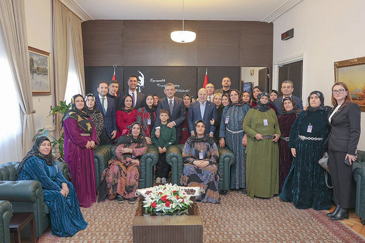Demir&ccedil;alı&rsquo;dan   &Ouml;zg&uuml;r &Ouml;zel&rsquo;e ziyaret 