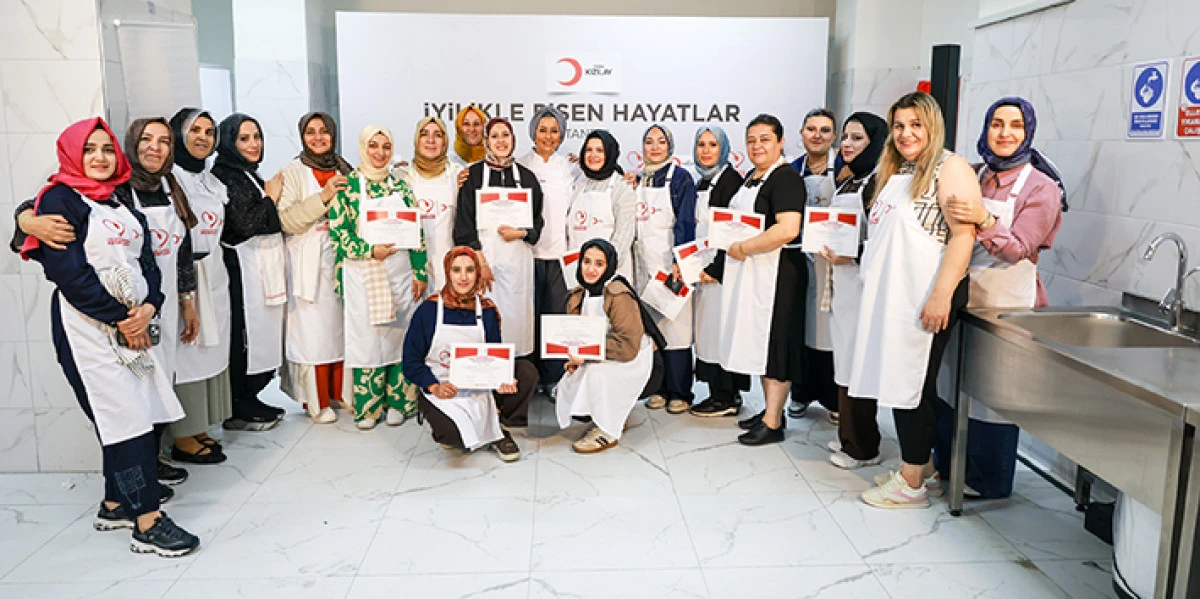 Depremzede kadınlar &lsquo;İyilikle Pişen Hayatlar&rsquo; at&ouml;lyesi i&ccedil;in   İstanbul&rsquo;da buluştu