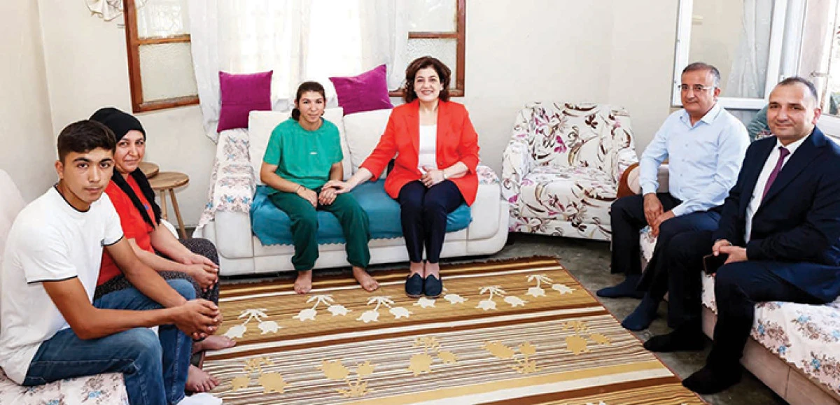 Devletin şefkat eli  ailelerin yanında