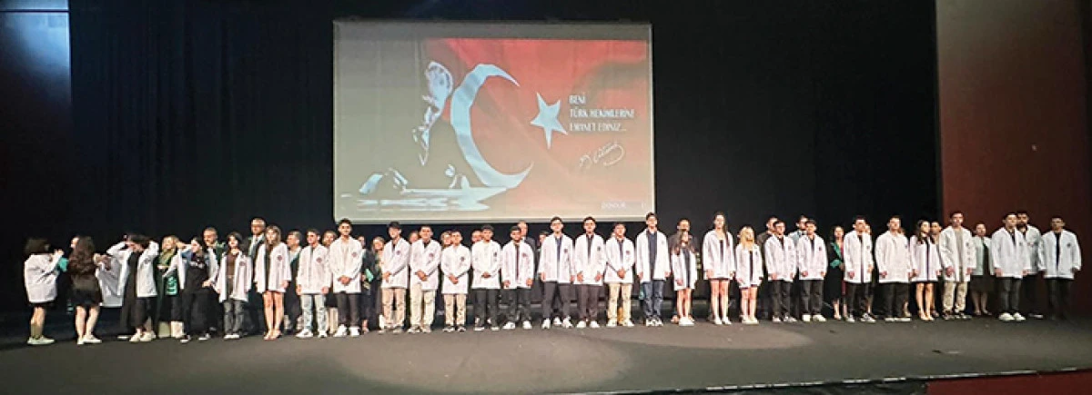 Doktor adayları  beyaz önlüklerini giydi