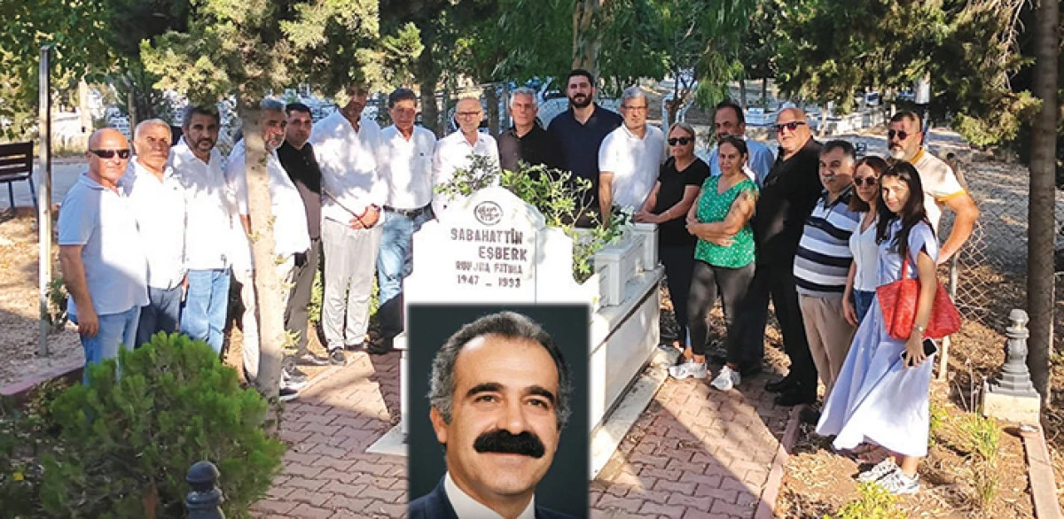 eden Y&uuml;reğir belediyesi kurucu başkanı Sabahattin Eşberk mezarı başında anıldı