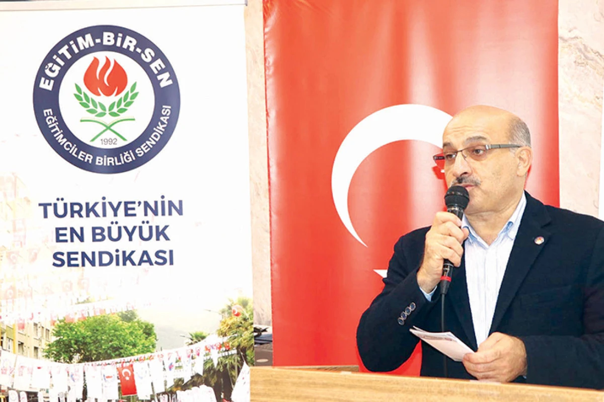 Eğitim-Bir-Sen Adana Şube Başkanı Mustafa Sarıgeçili: Öğretmenin emeği  görmezden gelinemez