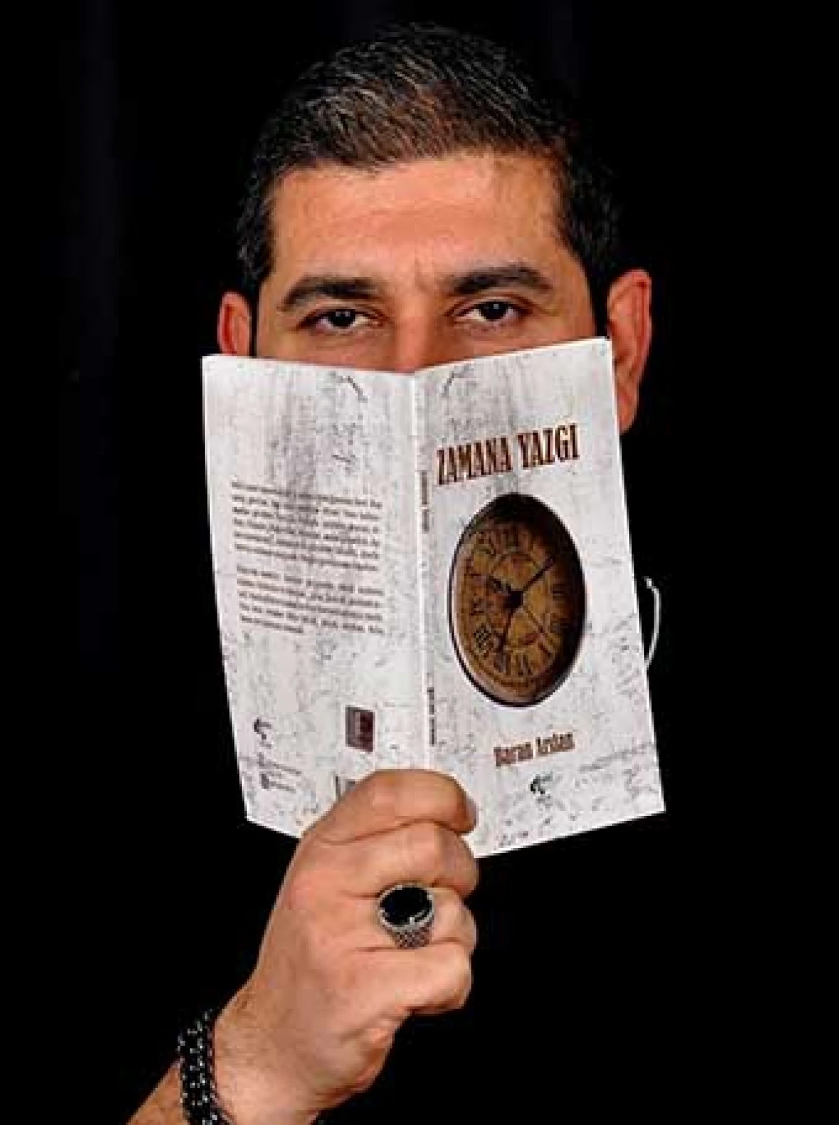 EMEĞİN VE SUSKUNLUĞUN İZİNDE:  &ldquo;BOŞLUĞUN VARDİYASI&rdquo;