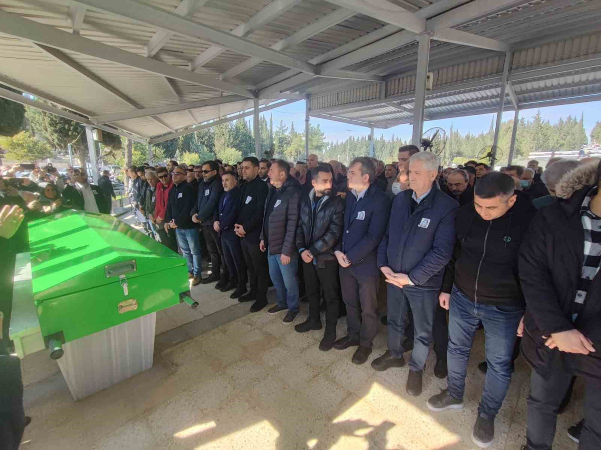 Endoskopi işlemi sonrasında hayatını kaybeden gazeteci Meral Delen toprağa verildi 