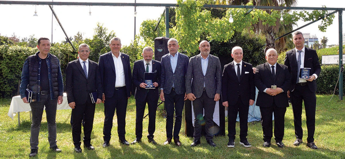 Gazeteciler Altın Koza &ouml;d&uuml;llerini aldı