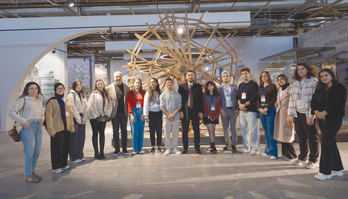  Gen&ccedil; iletişimcilere  konferans ve m&uuml;ze gezisi