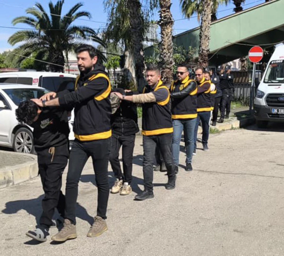 Halde sıkı denetim: 16 ka&ccedil;ak g&ouml;&ccedil;men sınır dışı edildi     