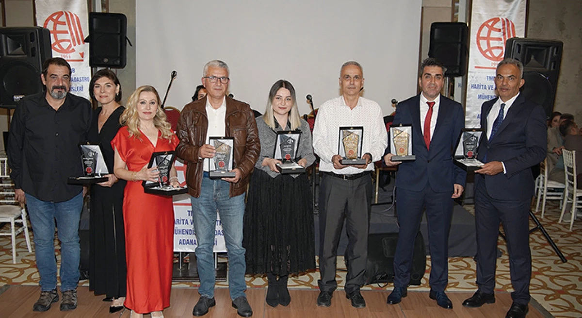  Harita ve Kadastro  m&uuml;hendislerine plaket