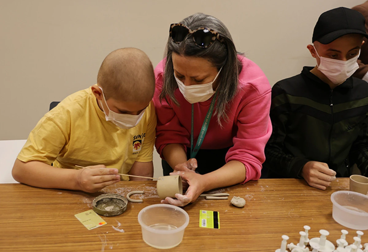 Hasta &ccedil;ocuklar  el becerilerini geliştiriyor