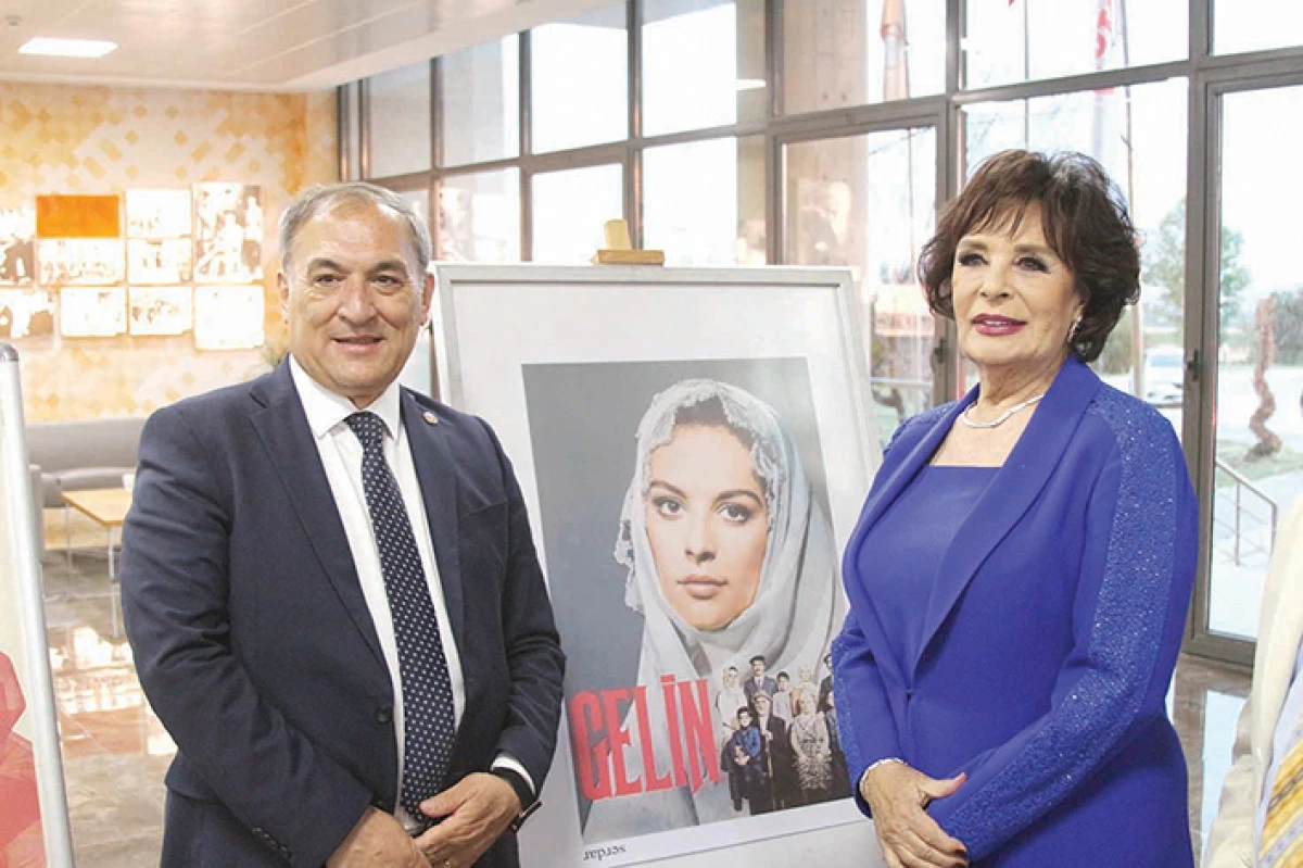Hülya Koçyiğit gençlerle buluştu