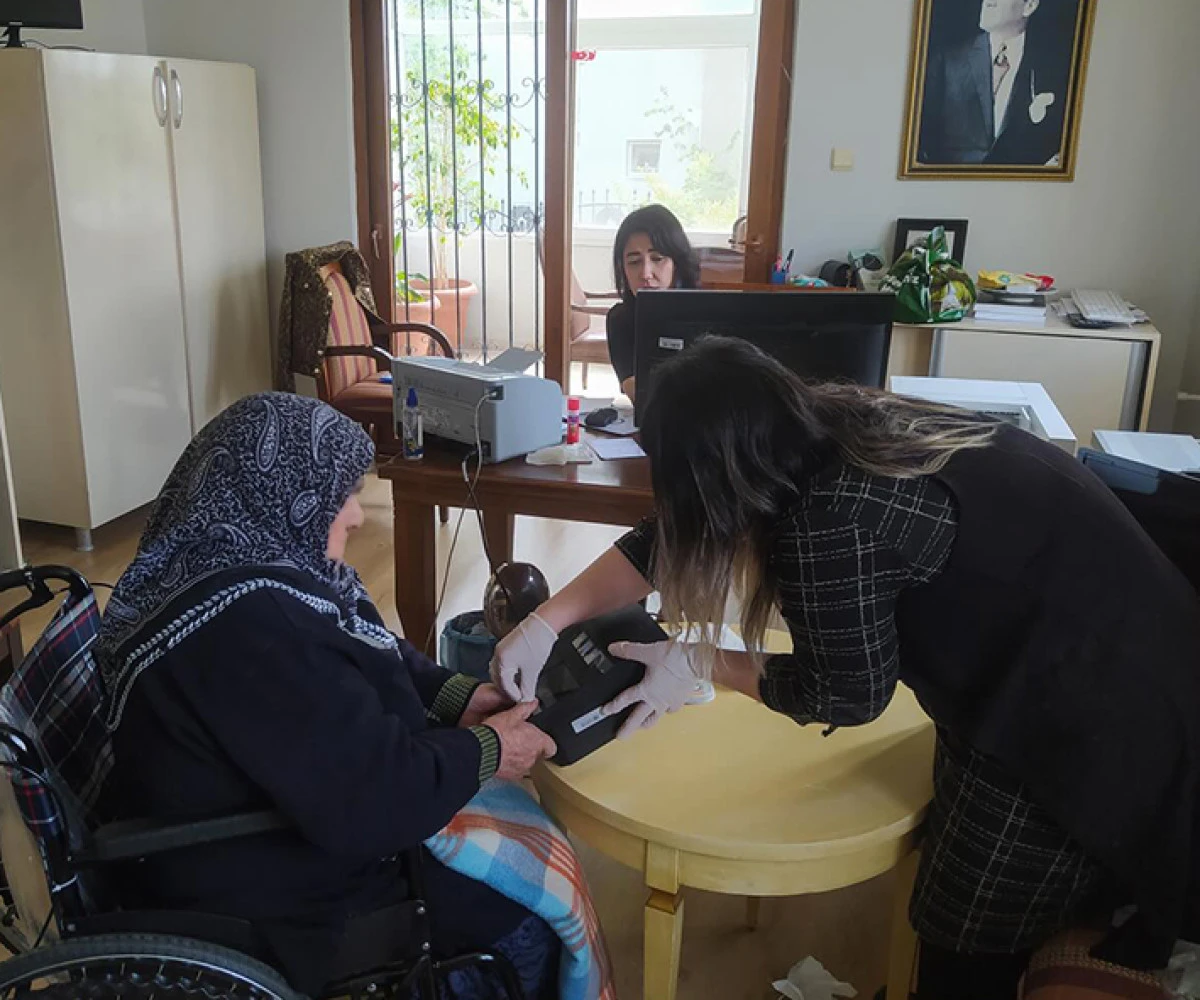 Huzurevi sakinlerine  &ldquo;Yerinde&rdquo; kimlik hizmeti