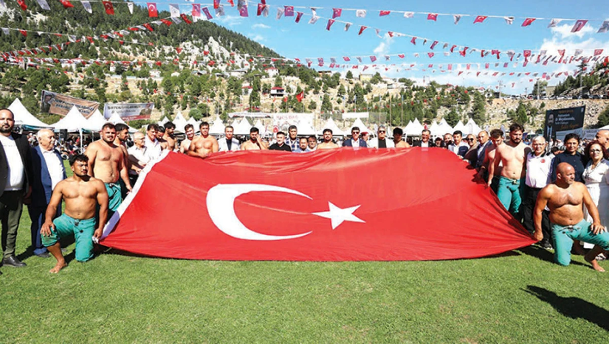 Kızıldağ'da Başpehlivan Doğan Uzun