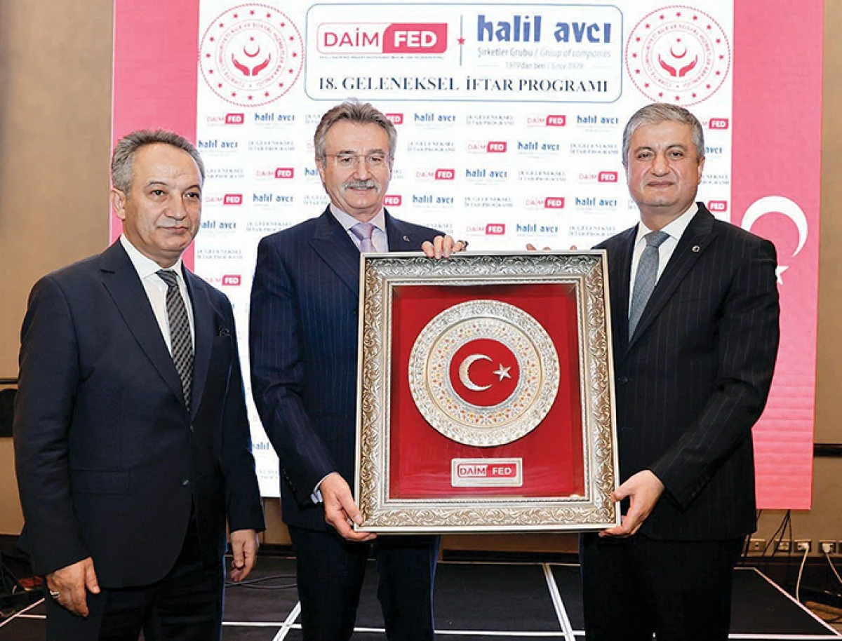 Koruyucu aileler ve &ccedil;ocukları   iftarda buluştu