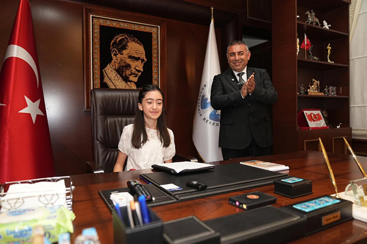 K&uuml;&ccedil;&uuml;k Yazar Zeynep Demir  B&uuml;y&uuml;kşehir Başkanı oldu