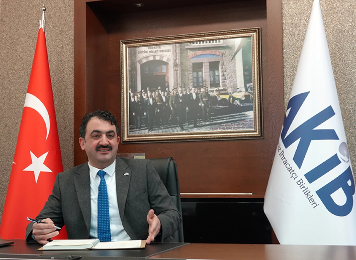 &ldquo;K&uuml;resel emtia fiyatlarındaki artış  endişe yaratıyor, enflasyon riski artıyor&rdquo;