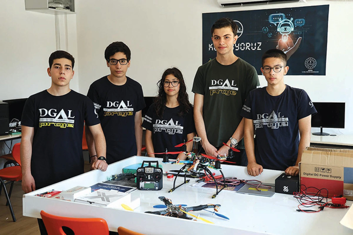 Liseli gen&ccedil;lerden orman yangınlarının &ouml;nlenmesi i&ccedil;in 'otonom dron'
