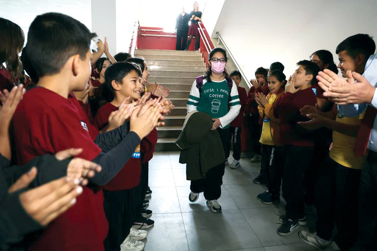 Lösemiyi yenen İkranur 3 yıl sonra okula döndü