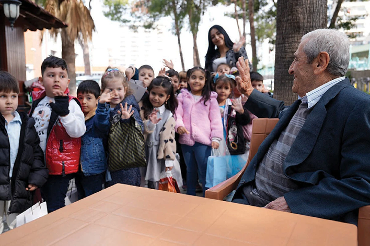 Miniklerden  anlamlı ziyaret