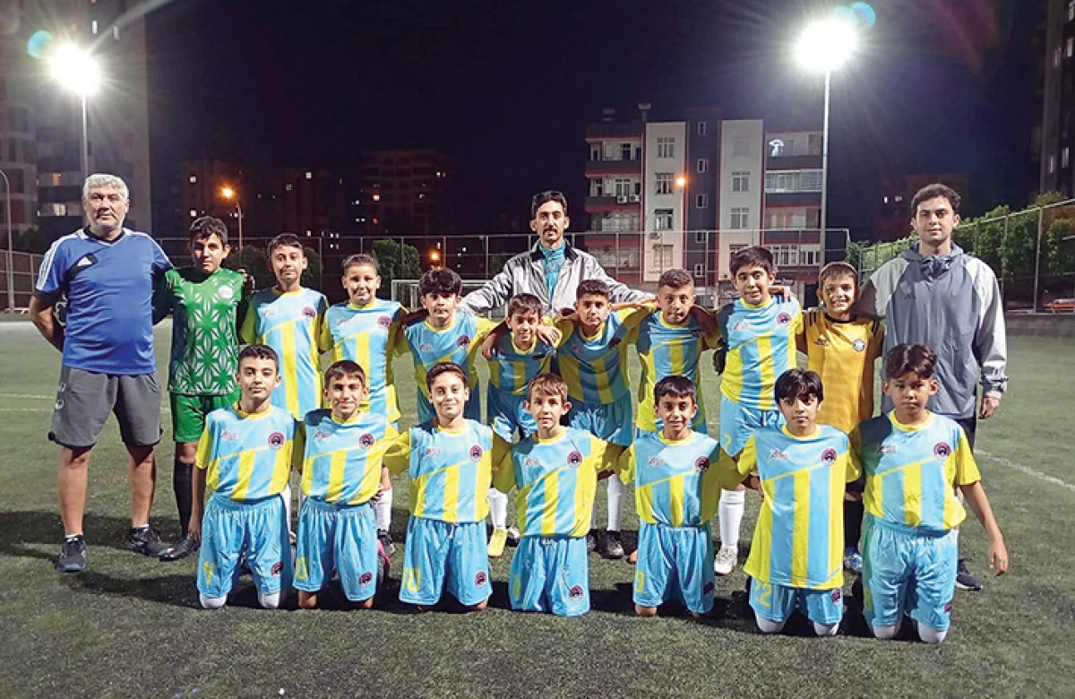  Miniklerin futbol heyecanı