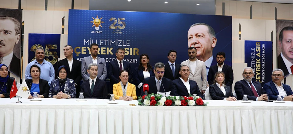 &Ouml;zkan: &ldquo;Milletimizle &ccedil;eyrek asır,   T&uuml;rkiye geleceğe hazır&rdquo;