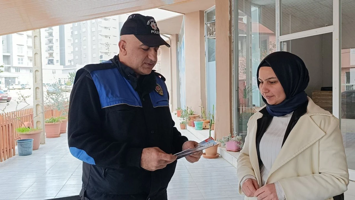 Polis ekiplerinden siber su&ccedil;lar ve şiddete karşı bilgilendirme 