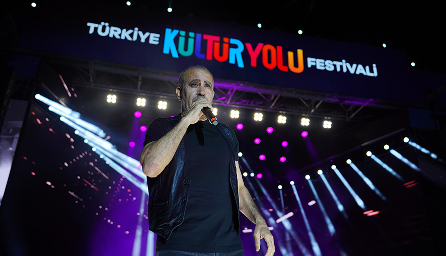 Portakal Çiçeği Karnavalı gündüz sanatsal etkinliklerle akşam konserlerle devam ediyor   