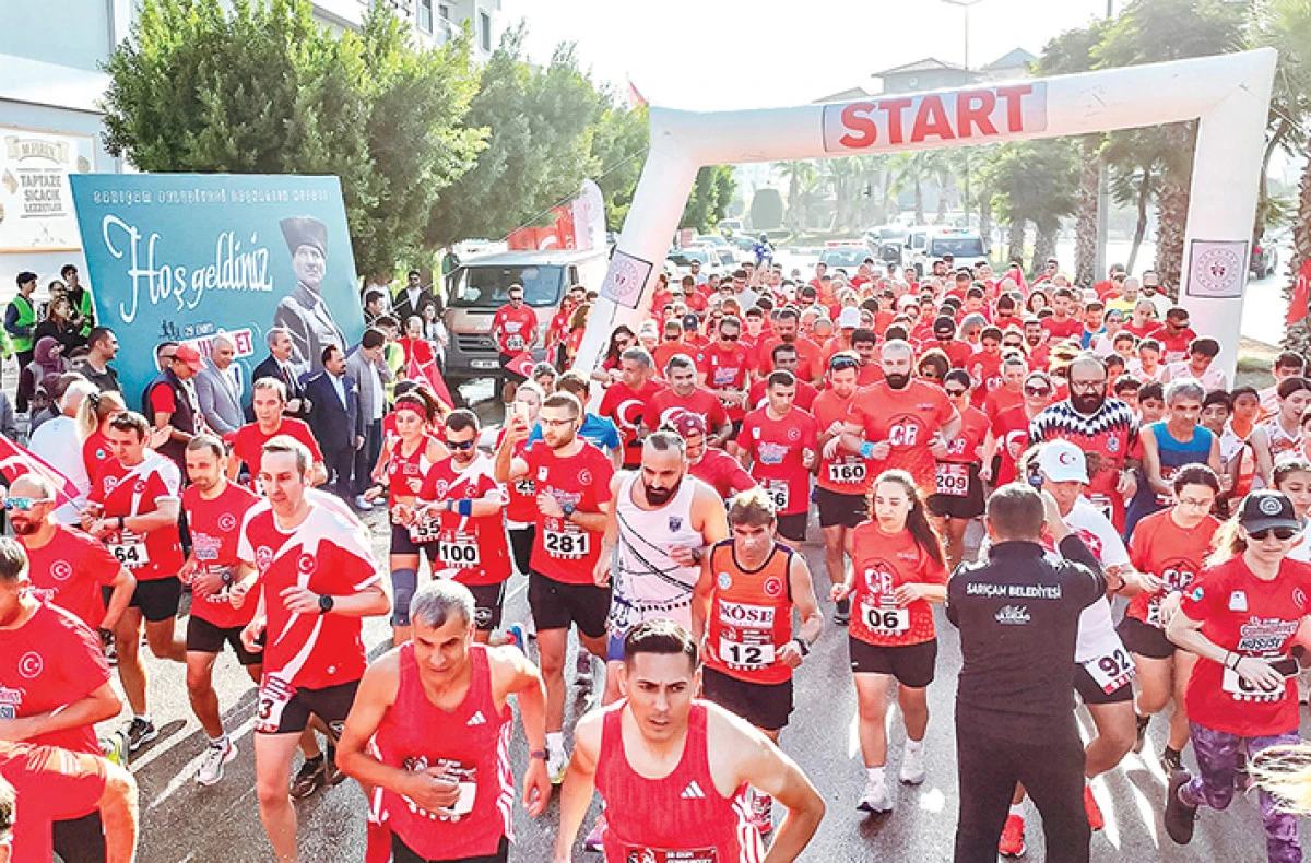 Sarıçam'da 350 sporcu Cumhuriyet için koştu